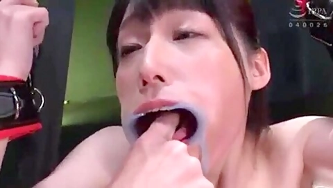 05178,A woman's pleasure is in full swing!